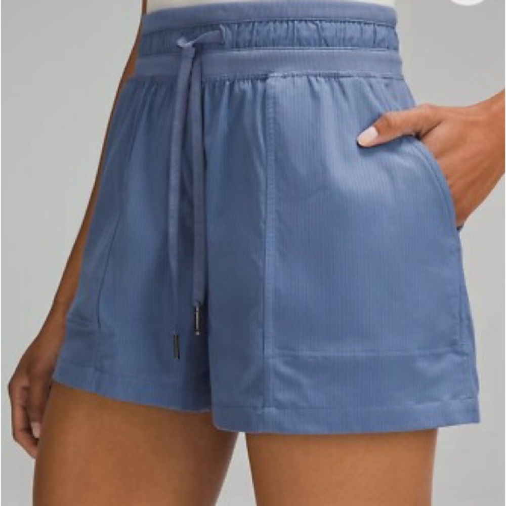 Lululemon Size 8 Dance Studio High Rise Short 3.5” Oasis Blue